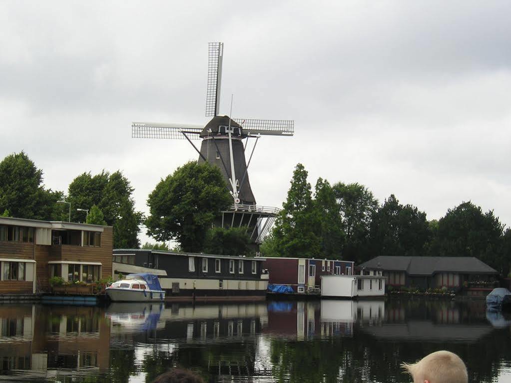 Botel Houseboat Under The Mill Amsterdam